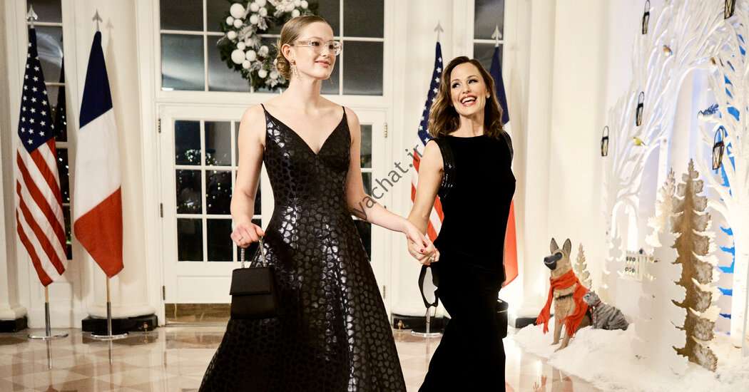 در یک مهمانی فانتزی تعطیلات چه بپوشم؟